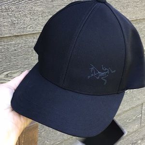 Arc’teryx Black bird cap,